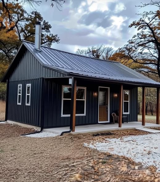 18 × 24 Backyard Bardo steel building